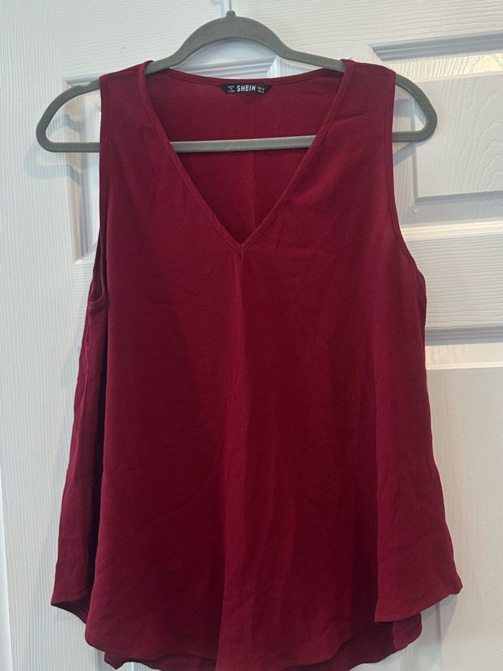 SHEIN Sleeveless V-Neck Flowy Cami in wine red